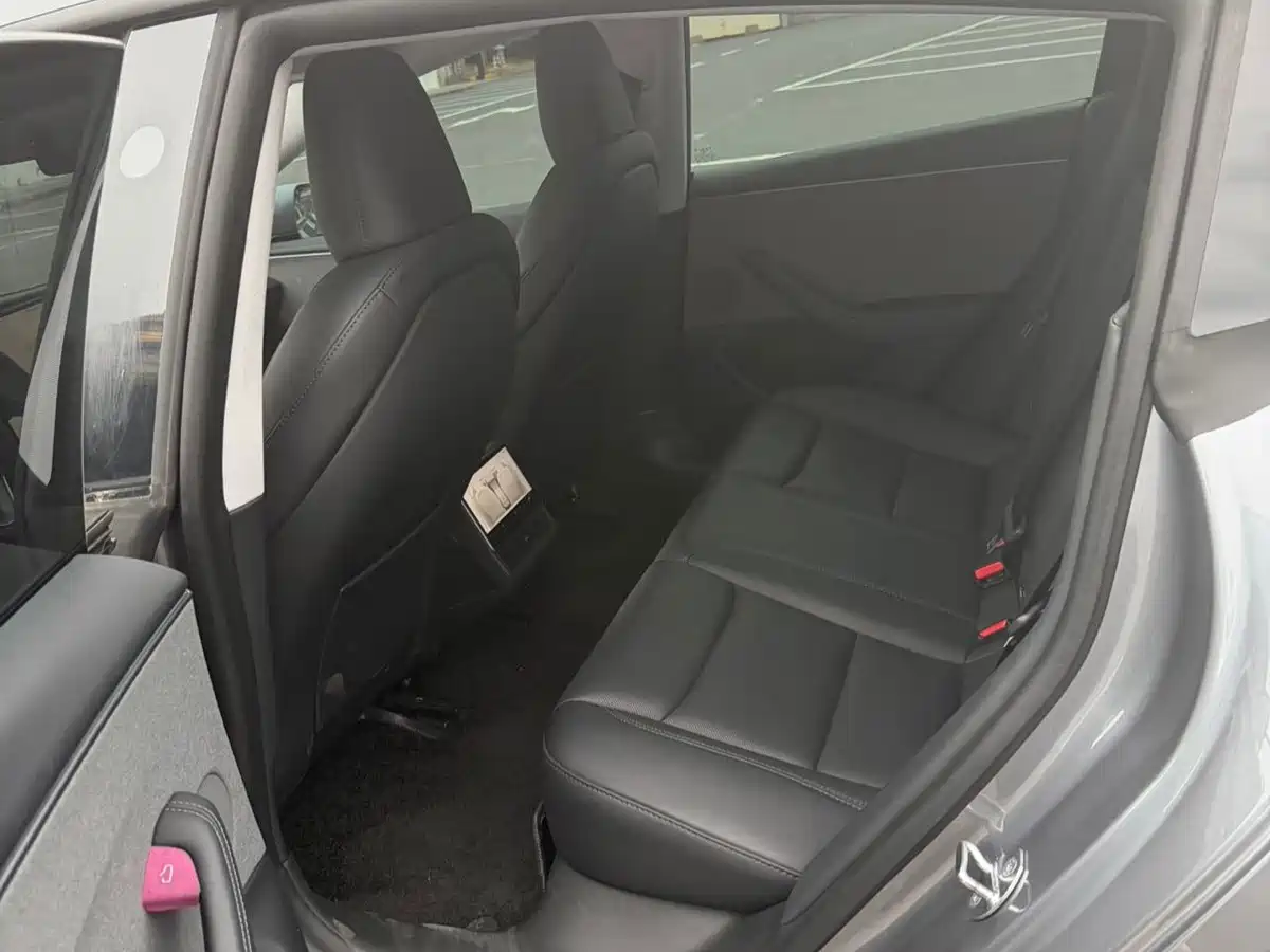 Photo 11 - Tesla Model 3