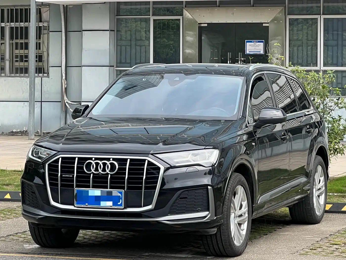 AUDI Q7 2023