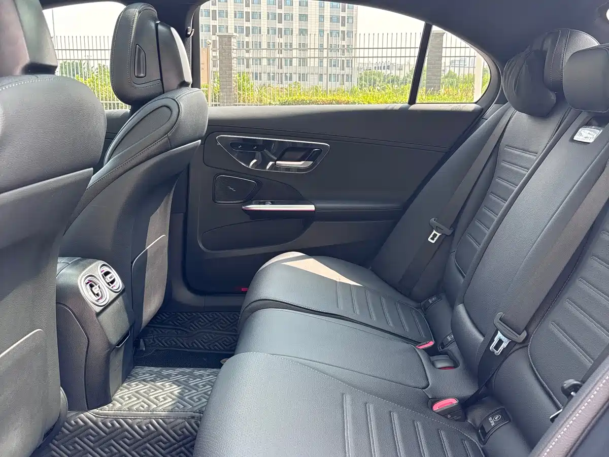 Mercedes-Benz C-Class 2023 Facelift C 260 L Sport Edition фото 6