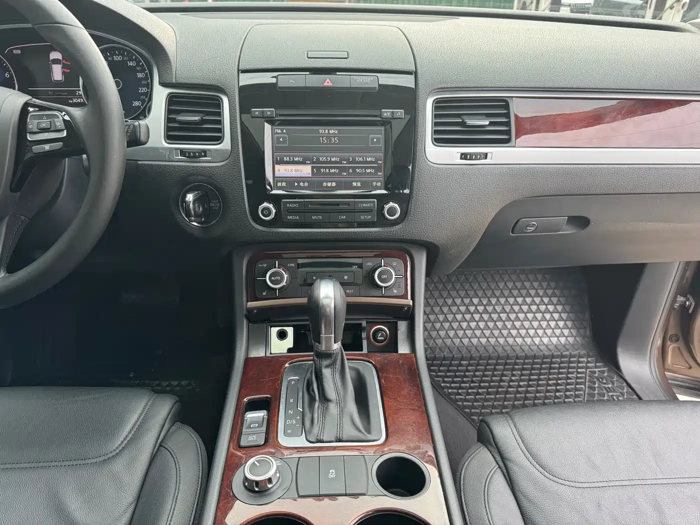 Volkswagen Touareg 2011 3.0TSI Standard фото 11