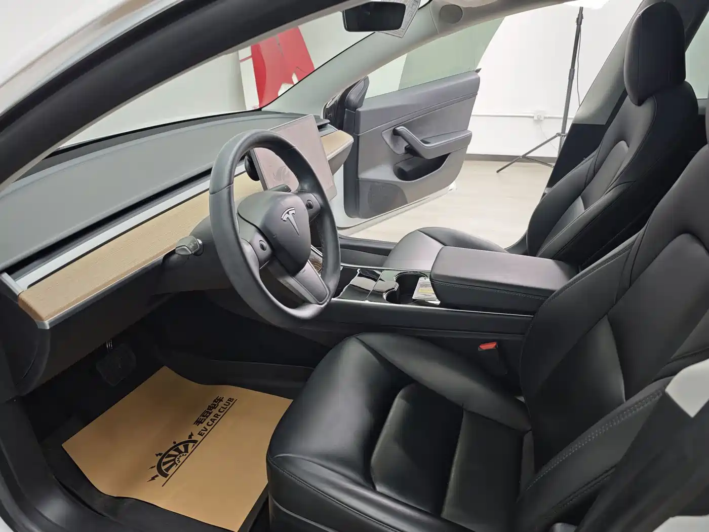 Фото 11 - Tesla Model 3