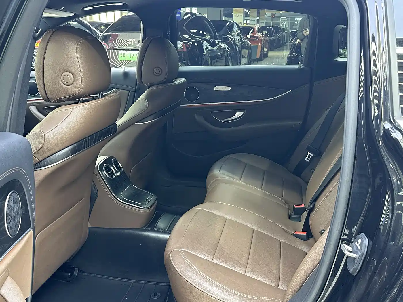 Mercedes-Benz E-Class New Energy 2022 Facelift E 350 e L Plug-in Hybrid Sport Sedan фото 4