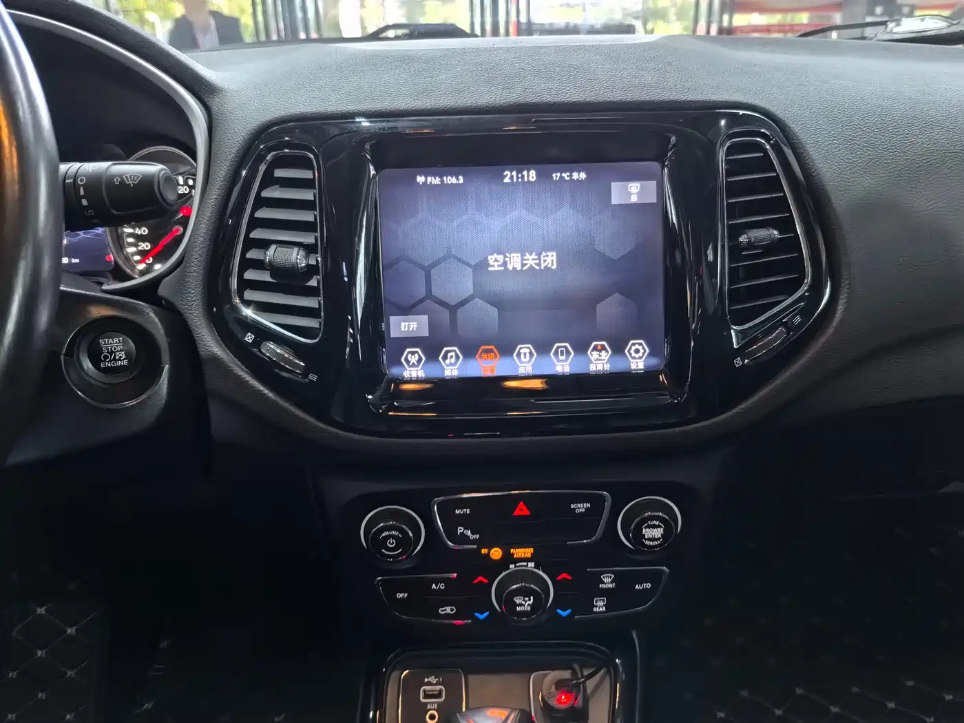 Фото 13 - Jeep Compass