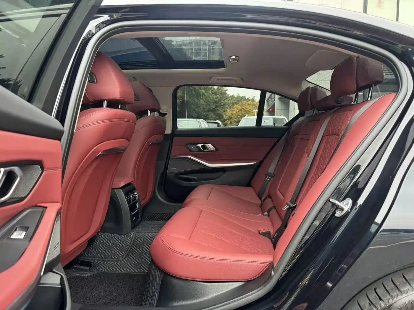 BMW 3 Series 2024 325Li M Sport Shadowline Package фото 6