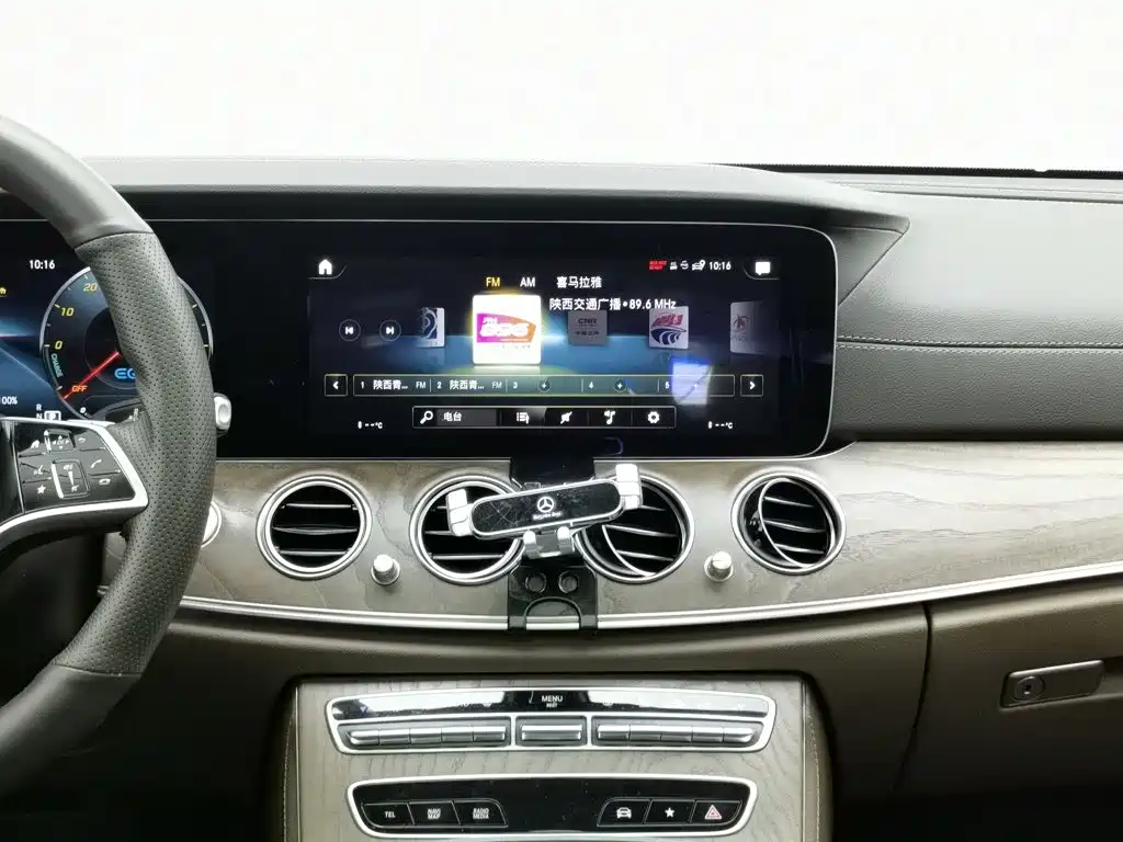Mercedes-Benz E-Class, миниатюра 12