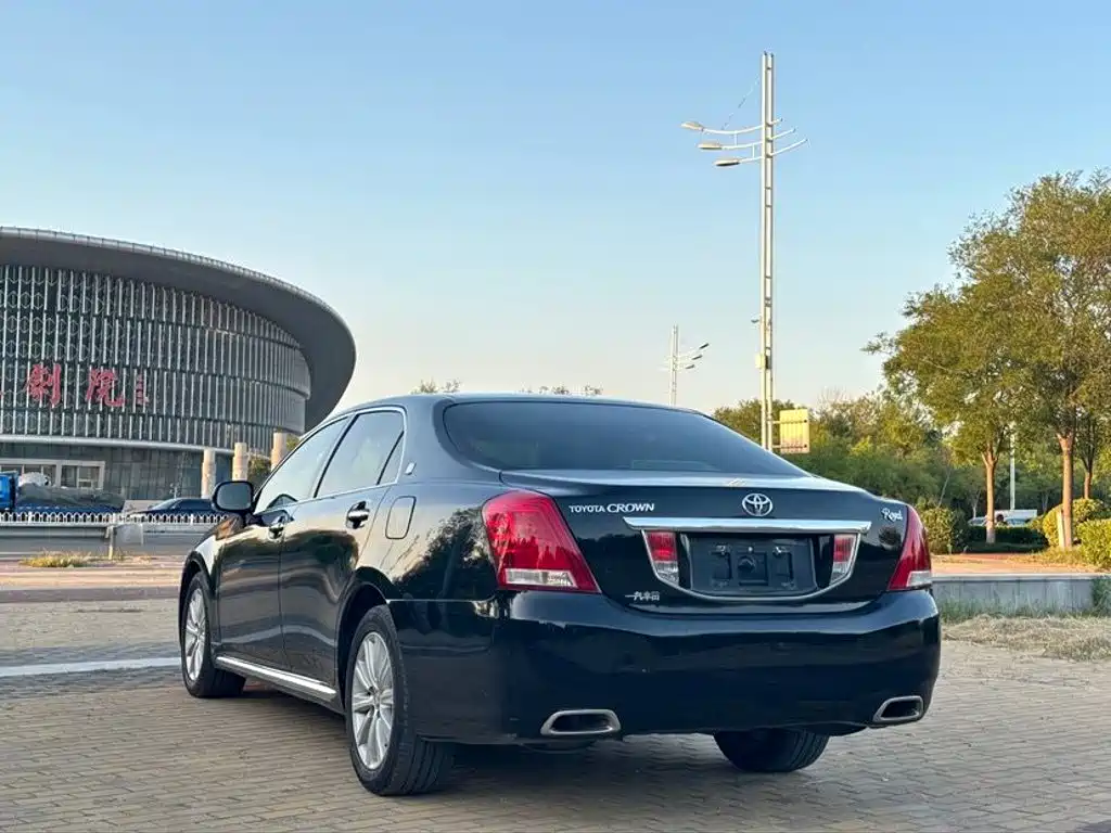Photo 6 - Toyota Crown