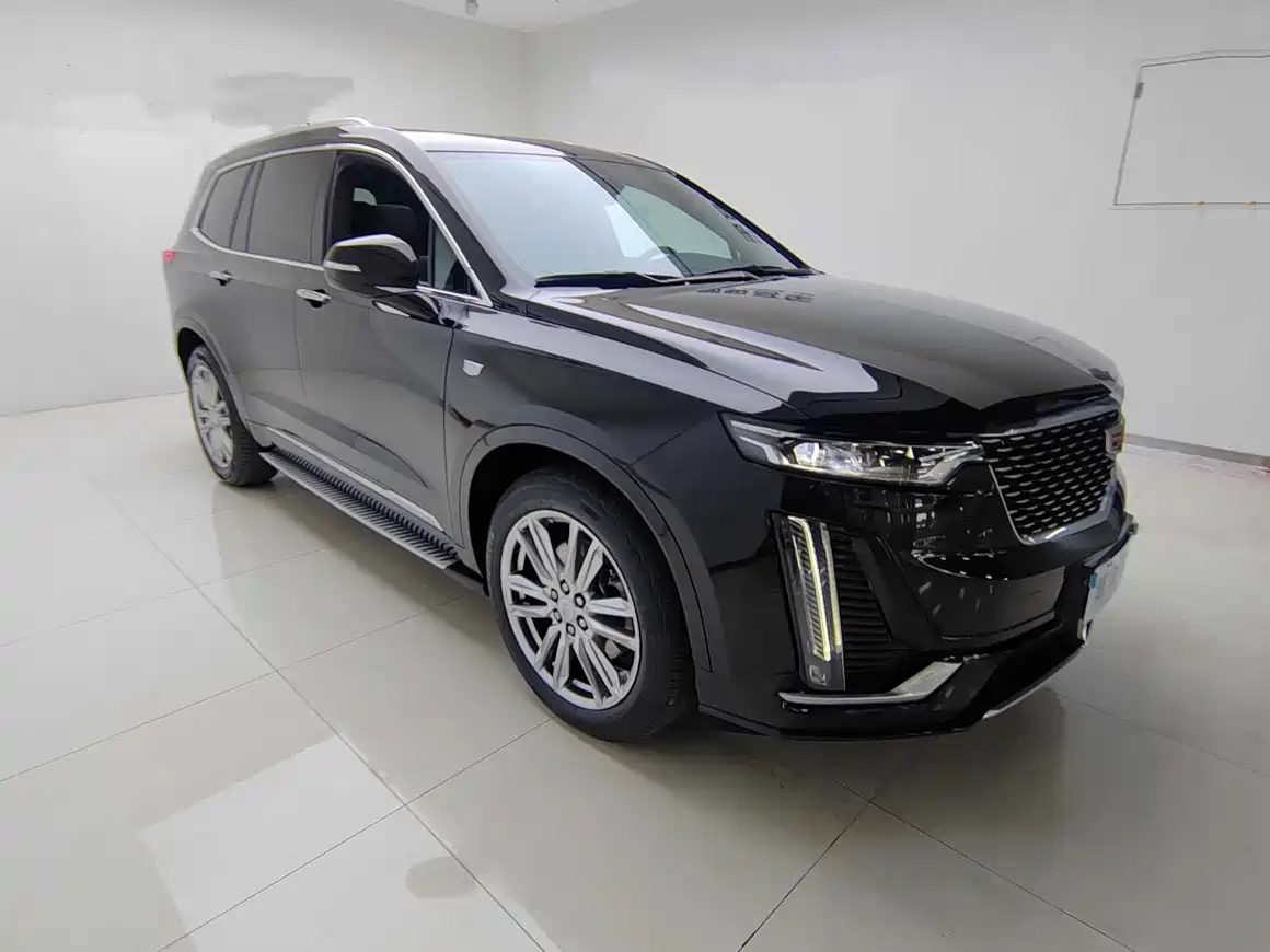 CADILLAC XT6
