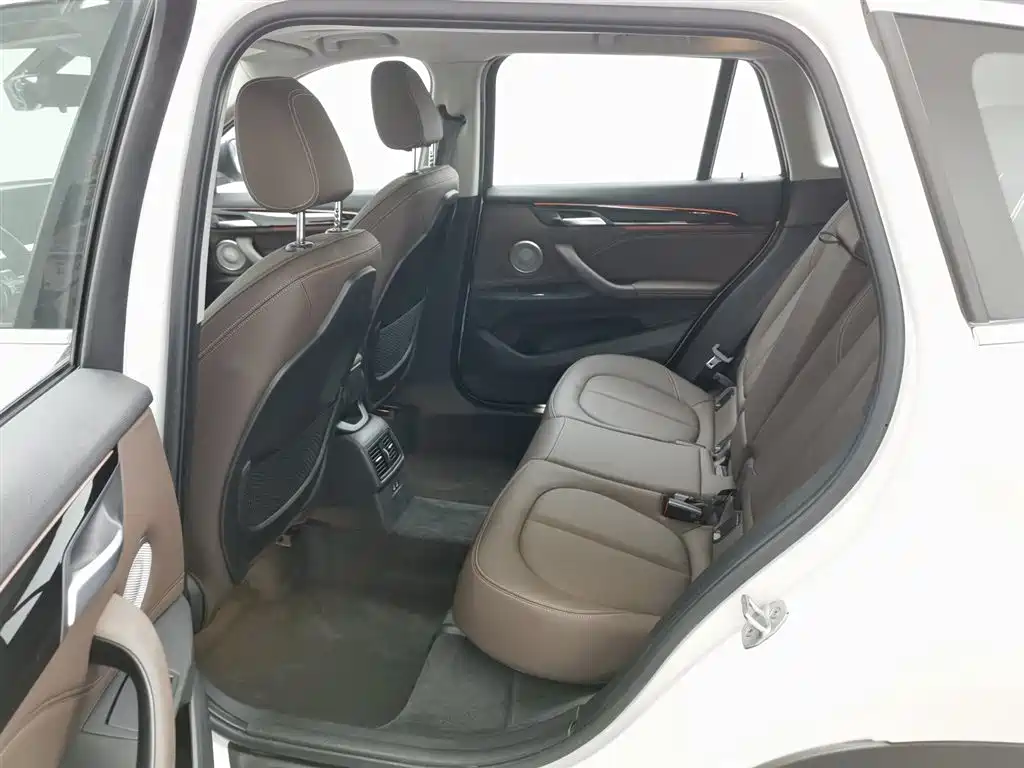 BMW X1 2022 sDrive20Li Premium фото 15