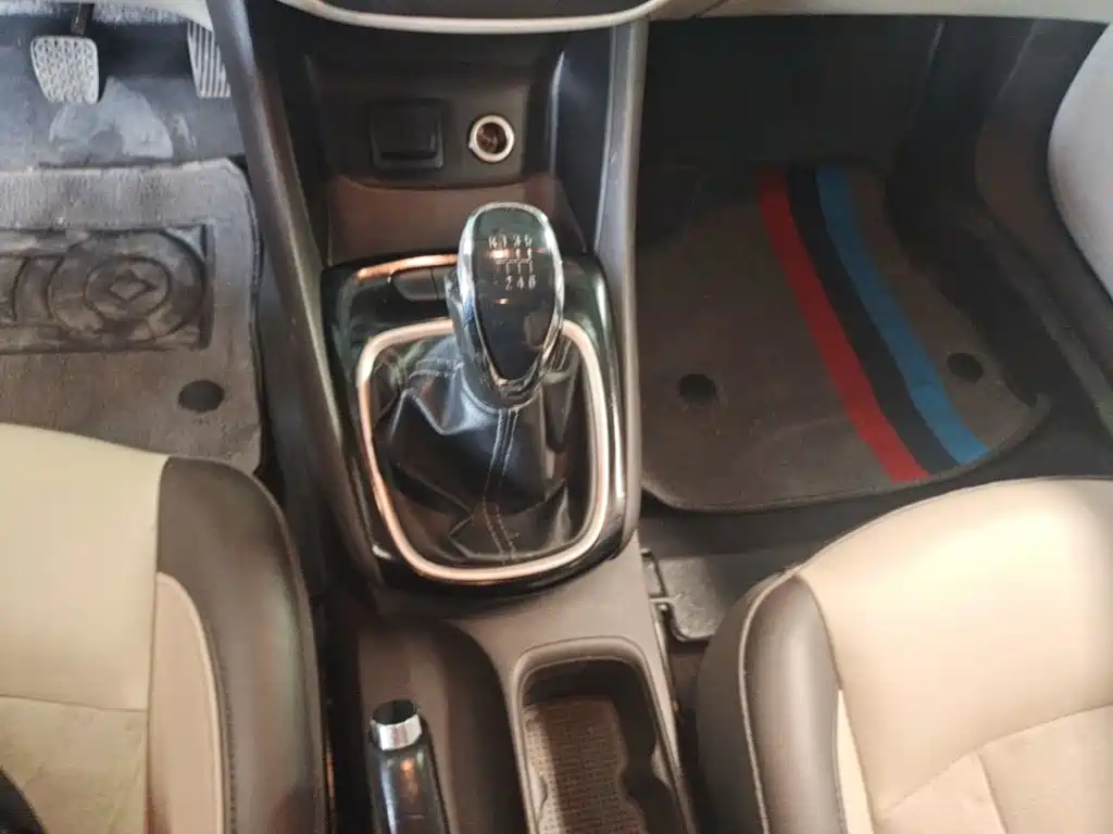 Photo 14 - Buick Verano