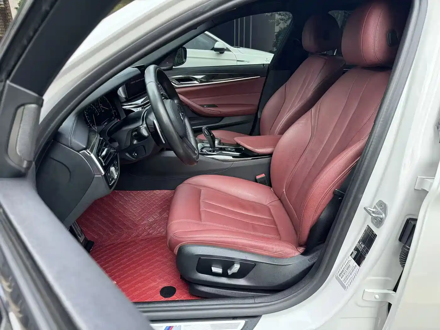 BMW 5 Series 2019 530Li Leading M Sport Package фото 8