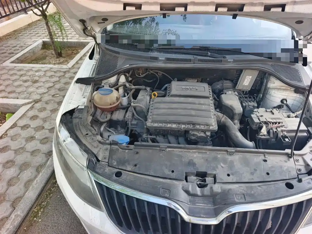 Škoda Rapid 2018 1.4L Manual Standard Edition фото 23