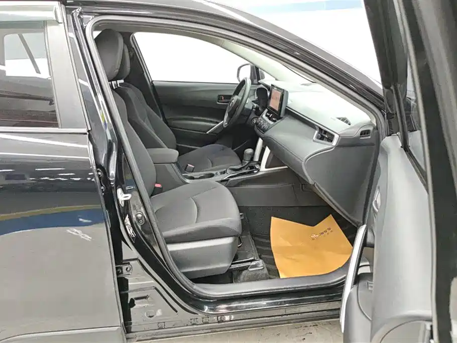 Toyota Corolla Cross 2022 2.0L Pioneer Edition фото 8