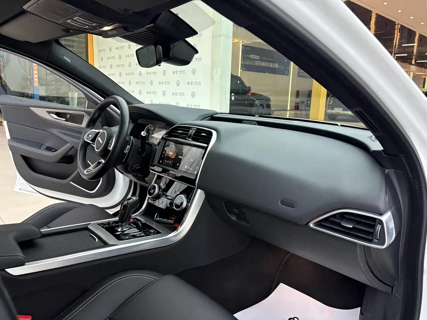 Jaguar XEL, миниатюра 14