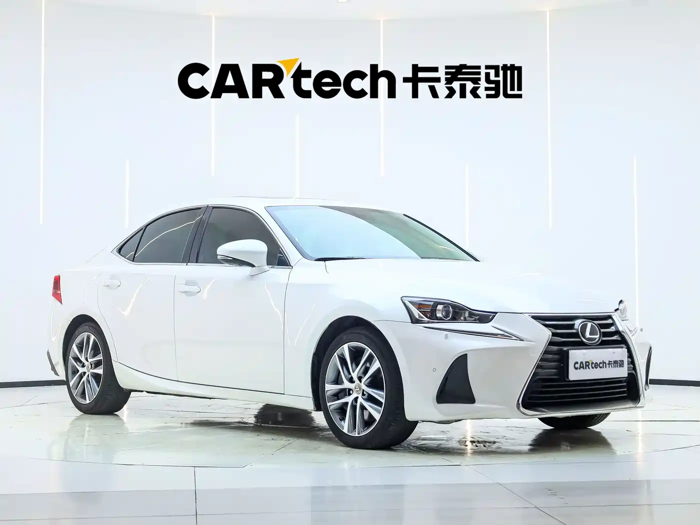 Фото 2 - Lexus IS