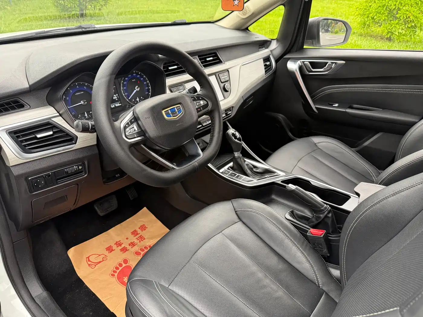 Фото 8 - Geely Vision X3
