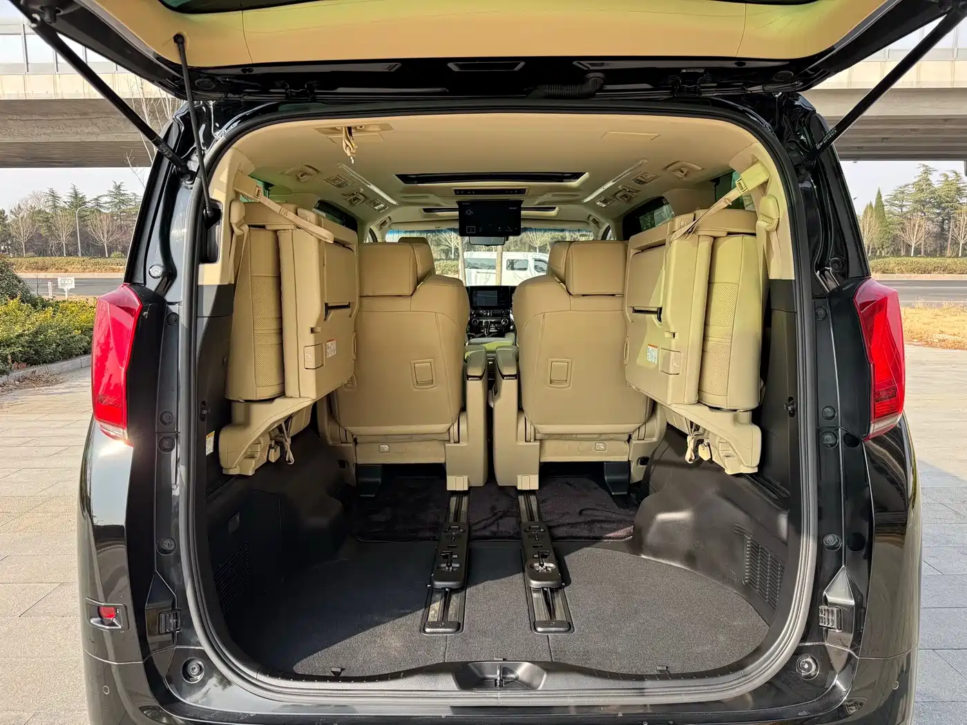 Toyota Alphard 2020 Hybrid 2.5L Premium Edition фото 10