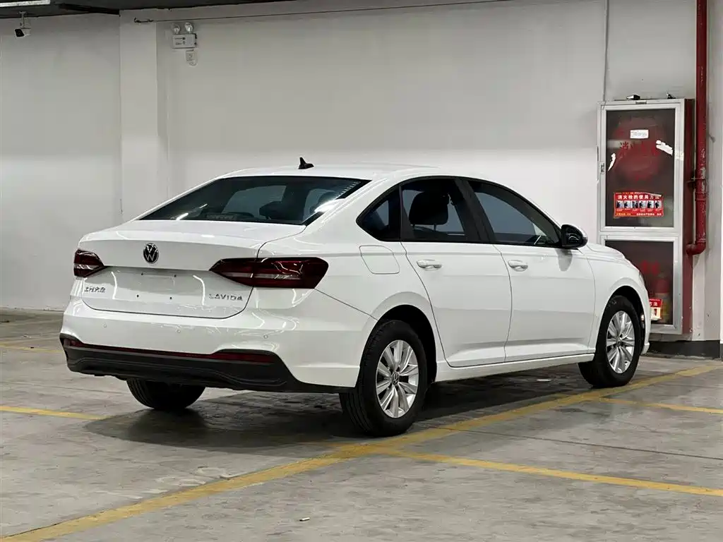 Volkswagen Lavida 2023 1.5L Auto Delight Edition фото 5