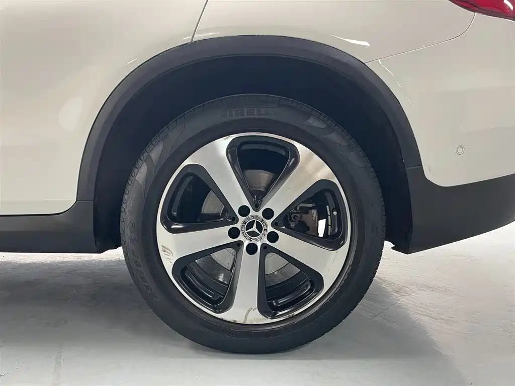 Mercedes-Benz GLC Coupe 2017 GLC 200 4MATIC Coupe SUV фото 20