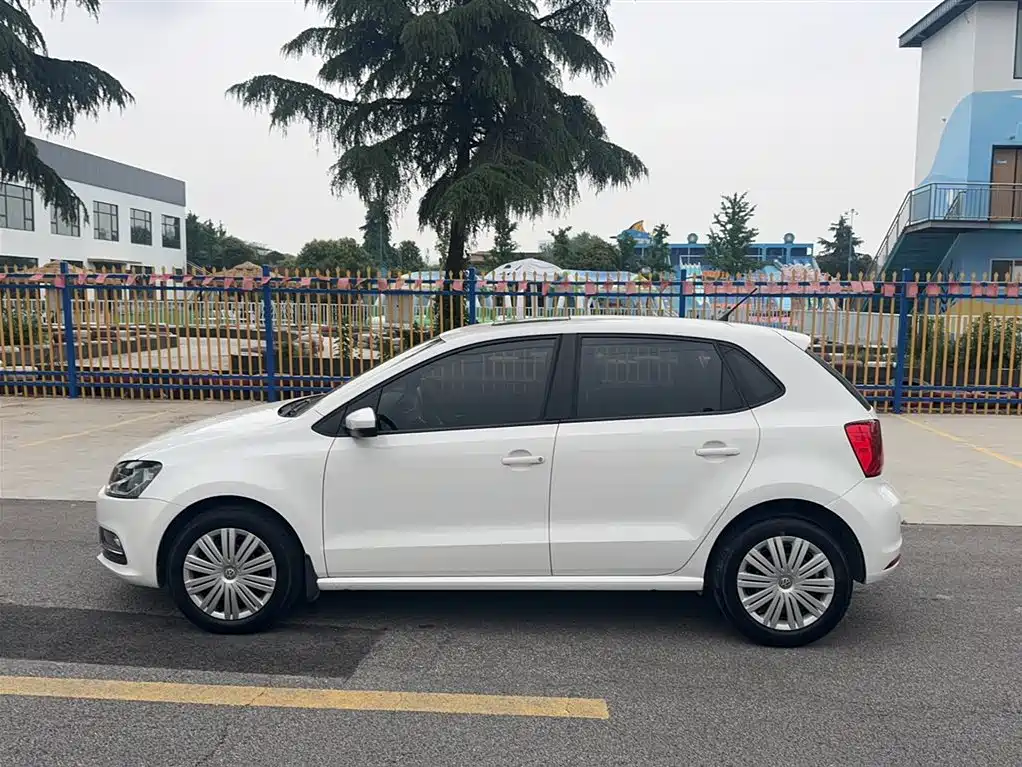 Volkswagen Polo 2016 1.6L Automatic Comfort фото 7
