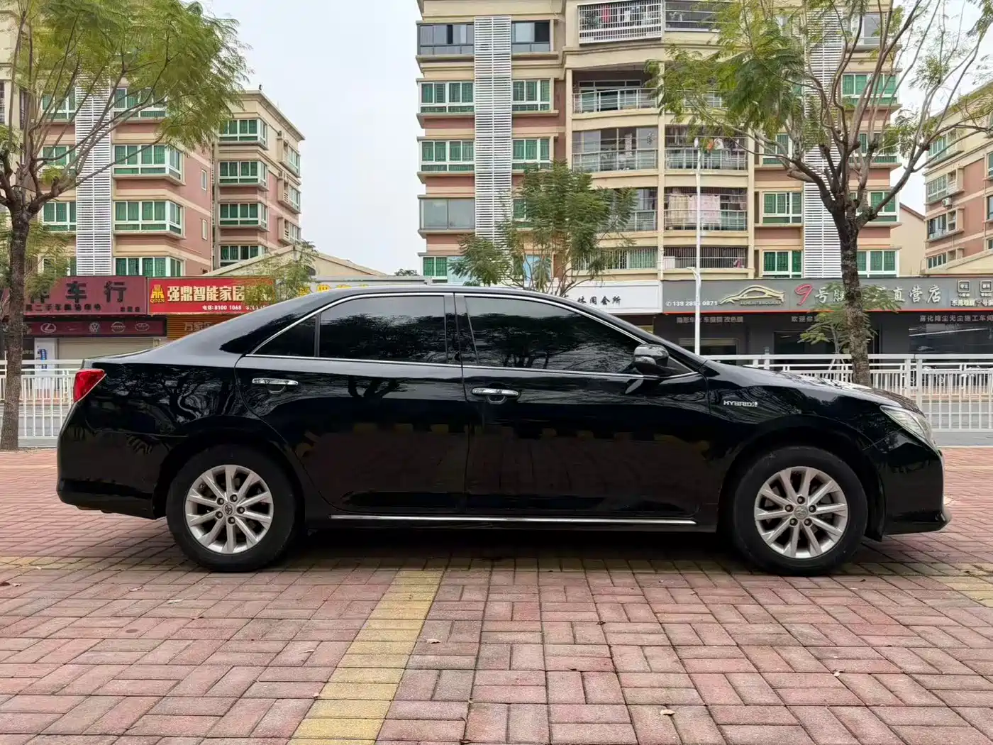 Toyota Camry 2015 Dual Engine 2.5HG Luxury Navigation Edition фото 4