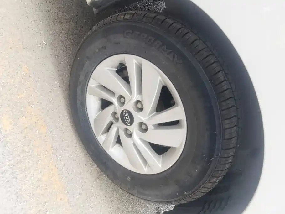 JAC Refine Refine M4 2017 2016 2.0L Manual Luxury