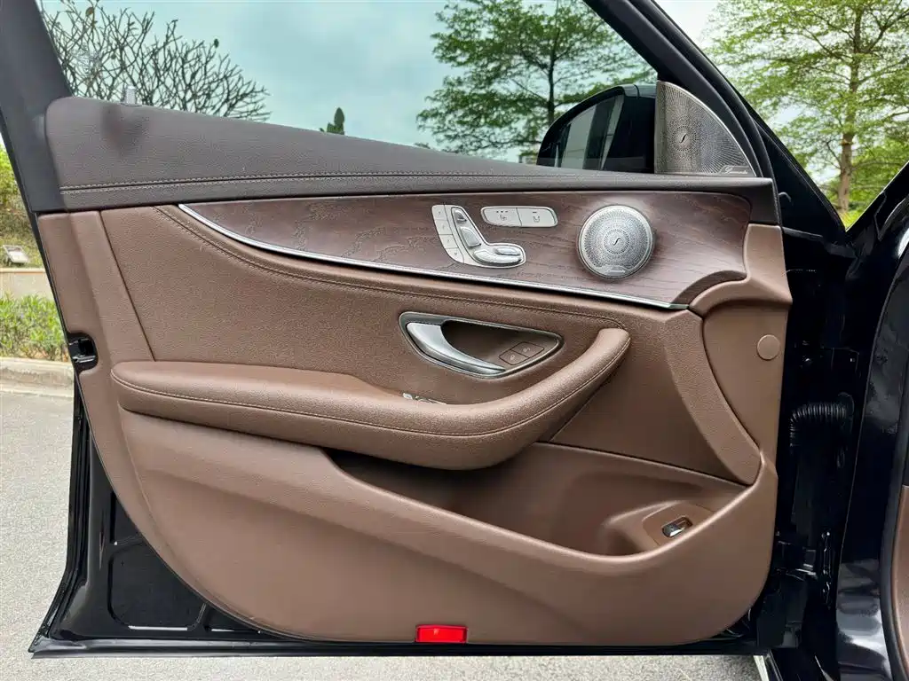 Mercedes-Benz E-Class 2021 E 300 L Fashion фото 16