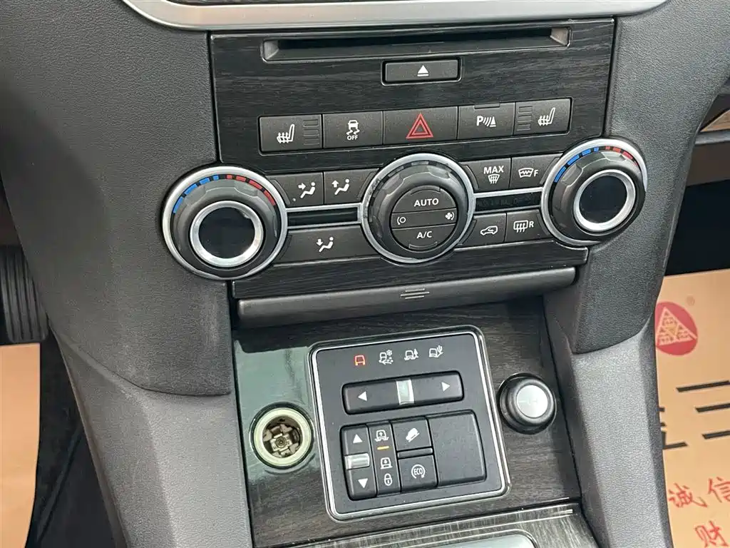 Land Rover Discovery 2016 3.0 SC V6 SE фото 22