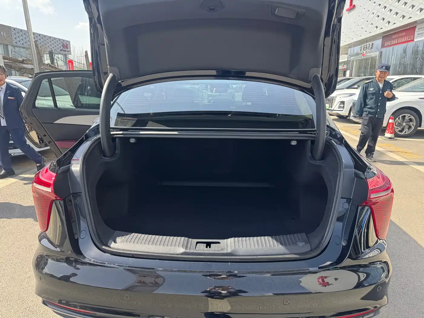 Hongqi H5 PHEV 2025 170 Super Hybrid Edition фото 11
