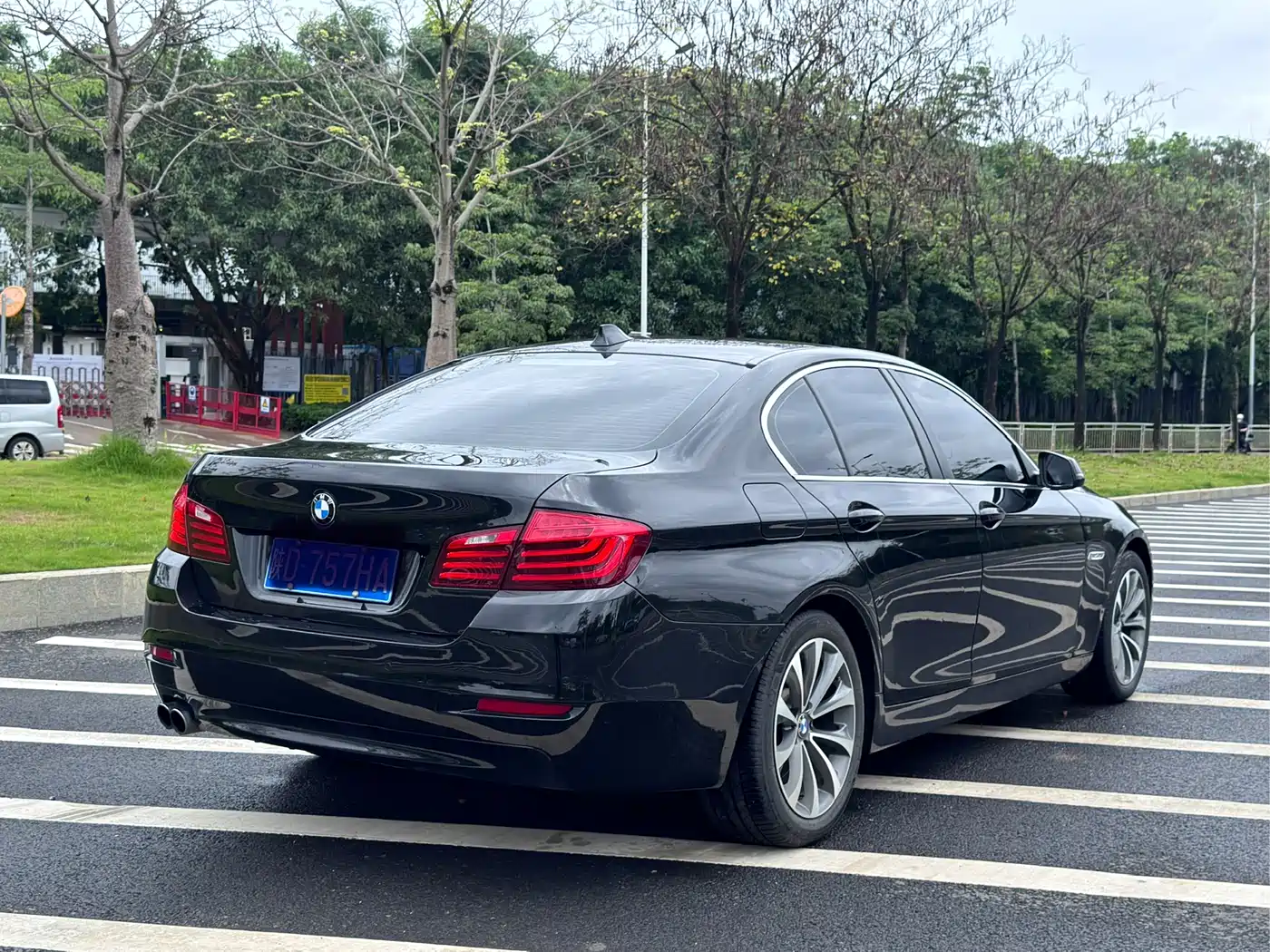 BMW 5 Series (Import) 2014 520i Classic фото 4
