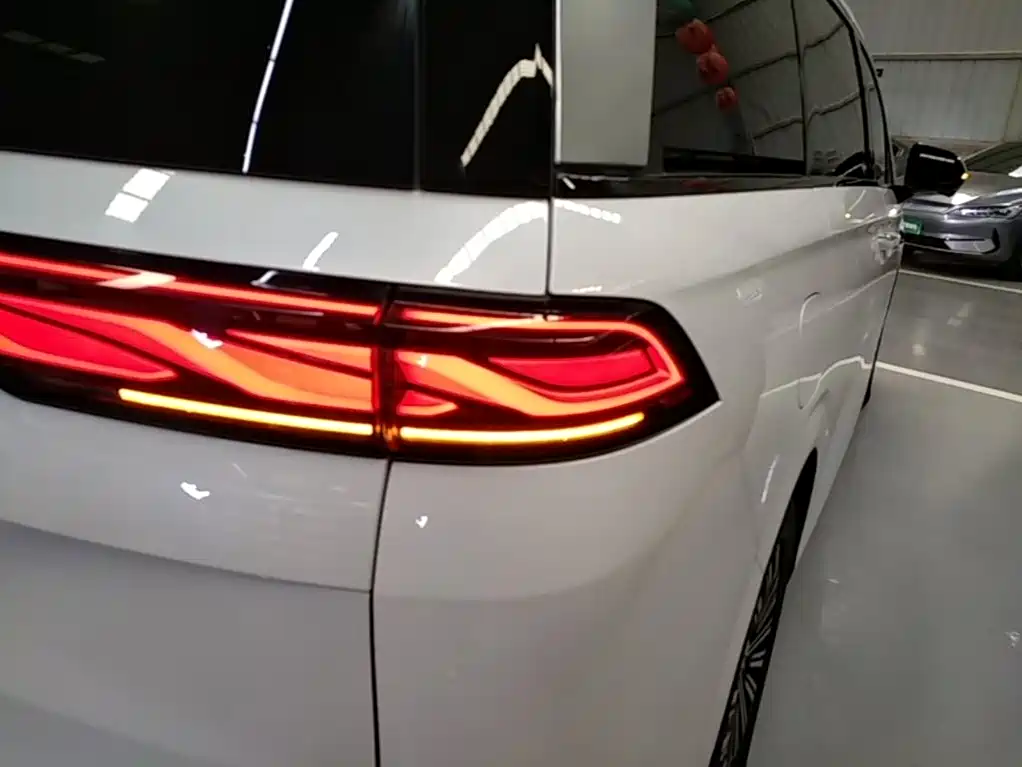 BYD Xia 2025 2025 DM-i 1.5T 180km Surpass Edition