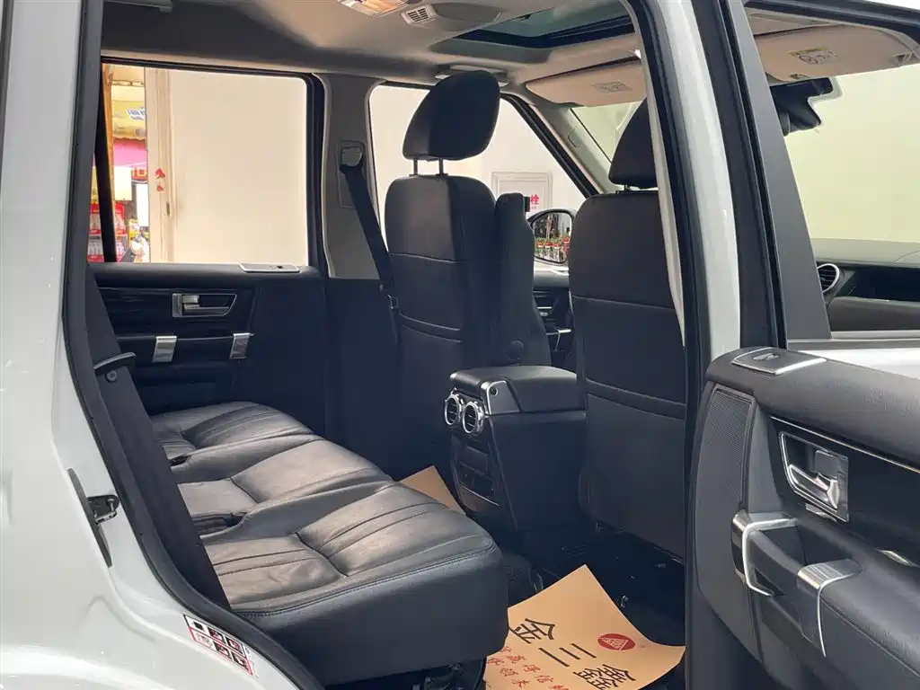 Land Rover Discovery 2016 3.0 SC V6 SE фото 11