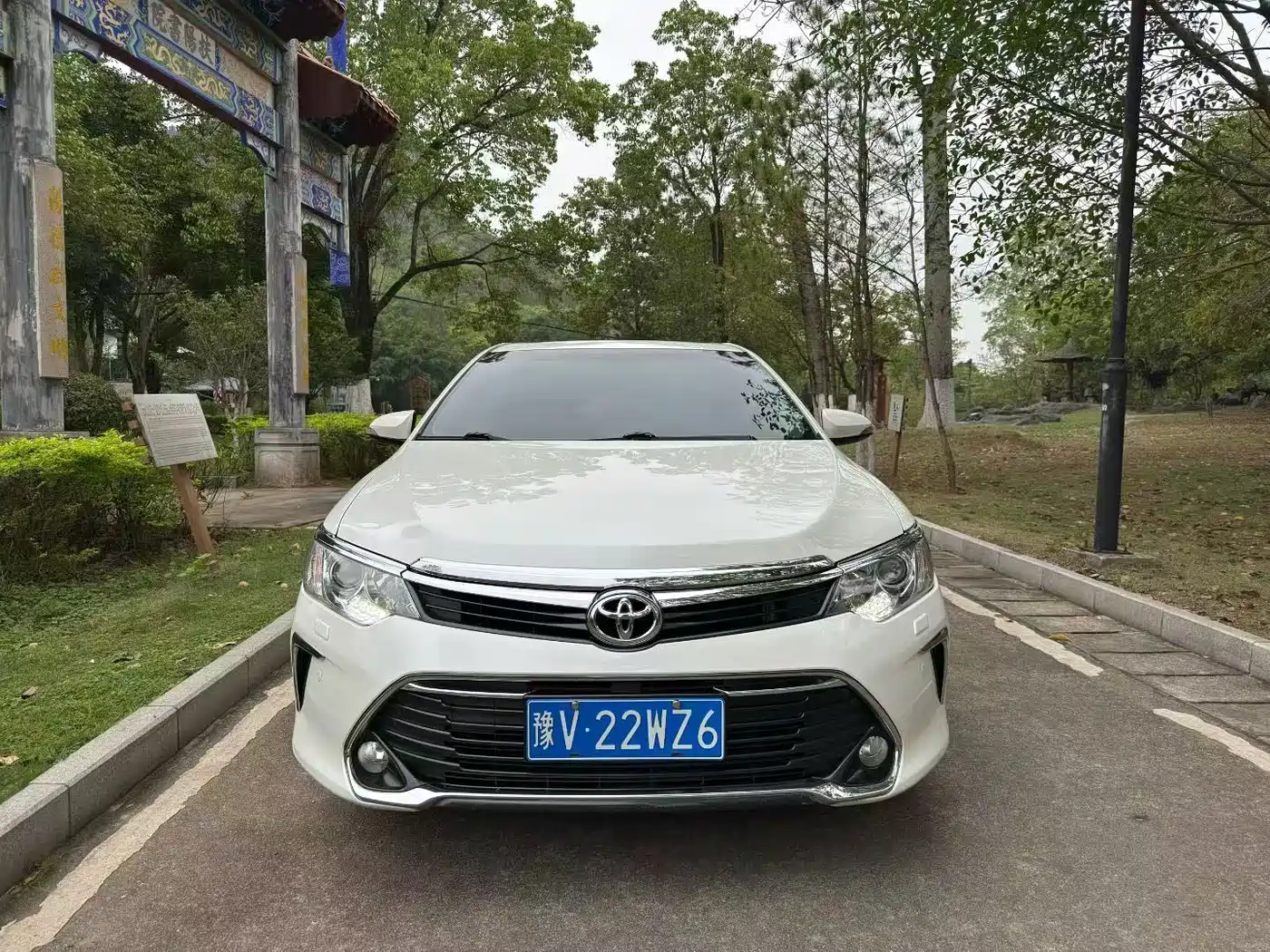 Toyota Camry 2016 2.5G 10th Anniversary Luxury Navigation Edition фото 2