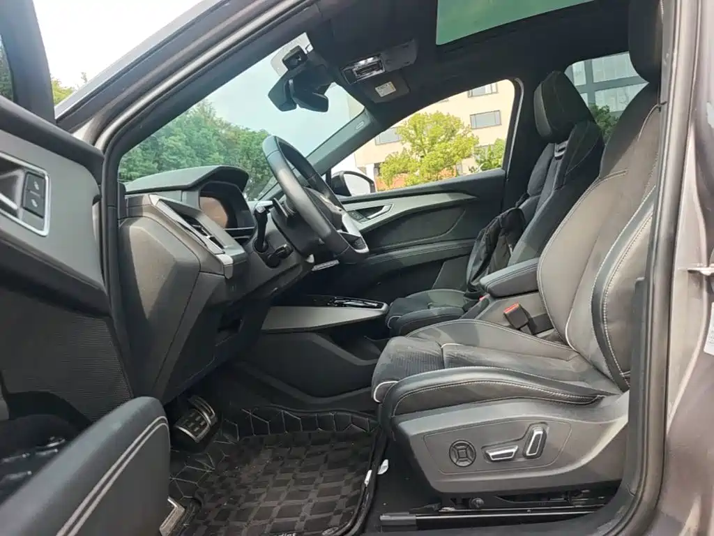 Фото 20 - Audi Q5 e-tron