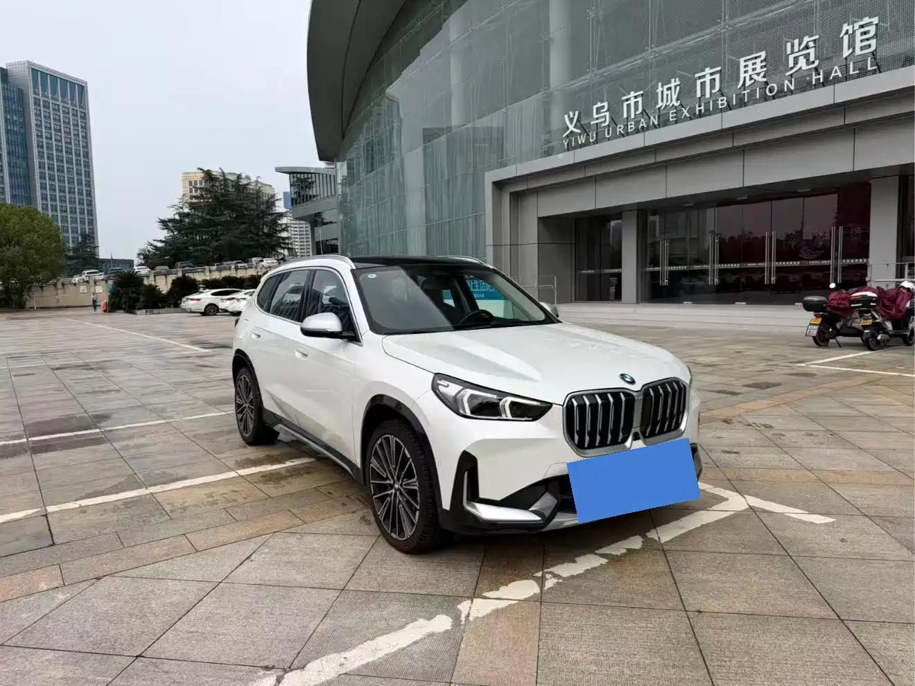 Photo 2 - BMW X1