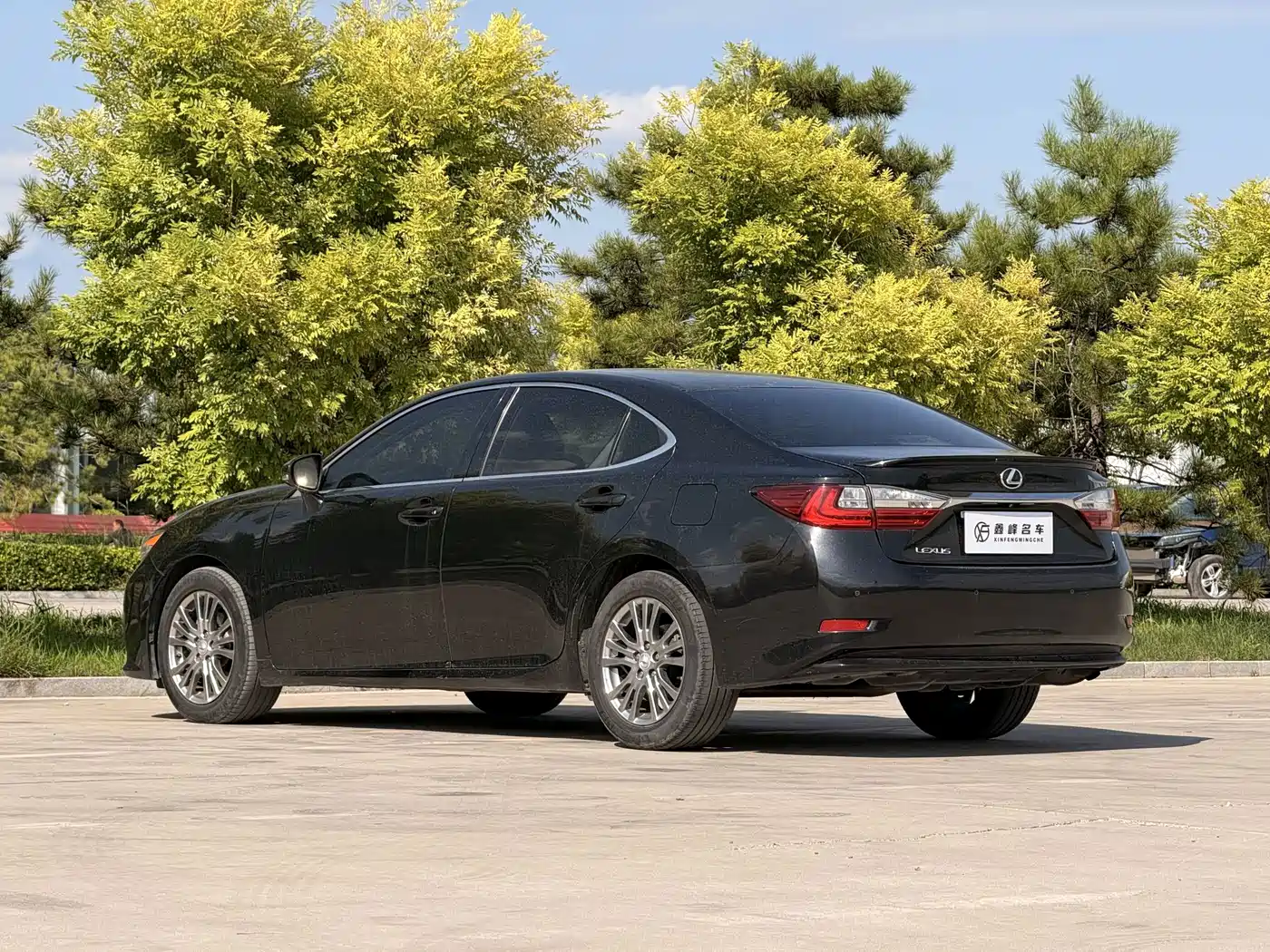 Фото 5 - Lexus ES