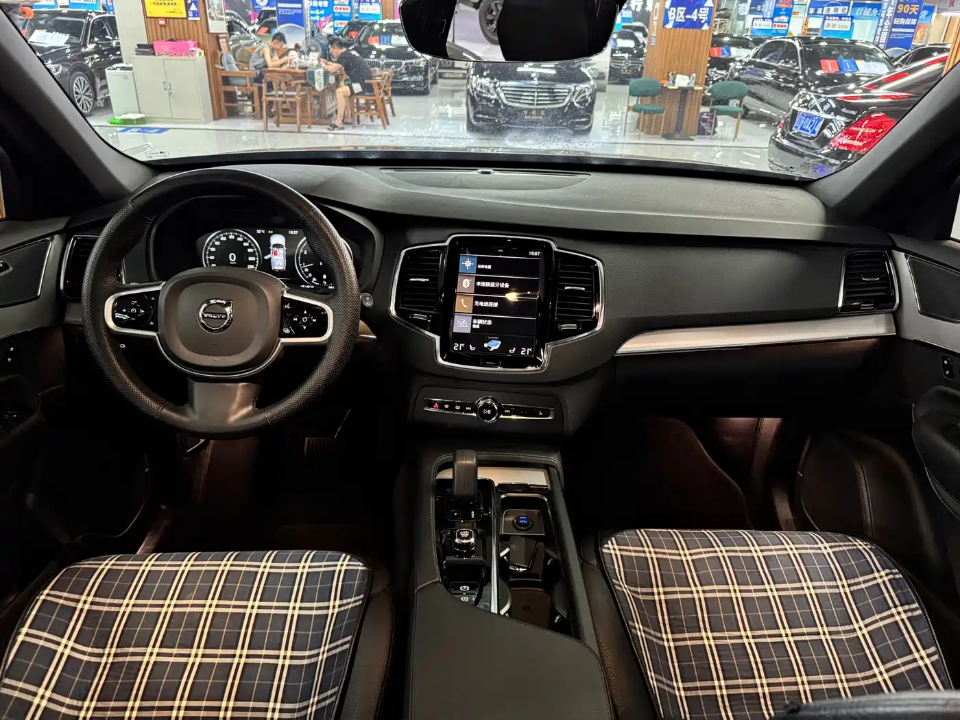 Фото 6 - Volvo XC90