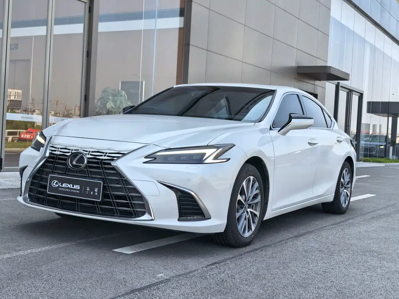 Lexus ES 2025 2025 300h Ultimate Edition