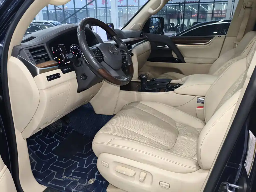 Photo 9 - Lexus LX