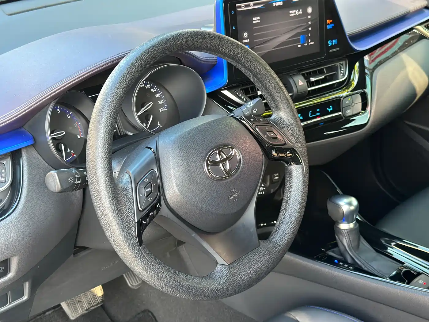 Toyota C-HR 2020 Model 2.0L Leading фото 7