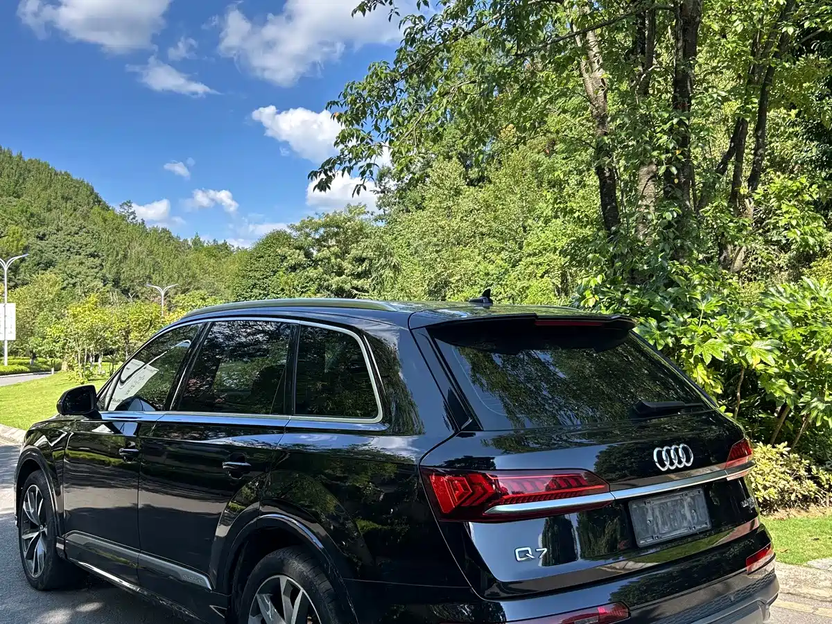 Фото 4 - Audi Q7