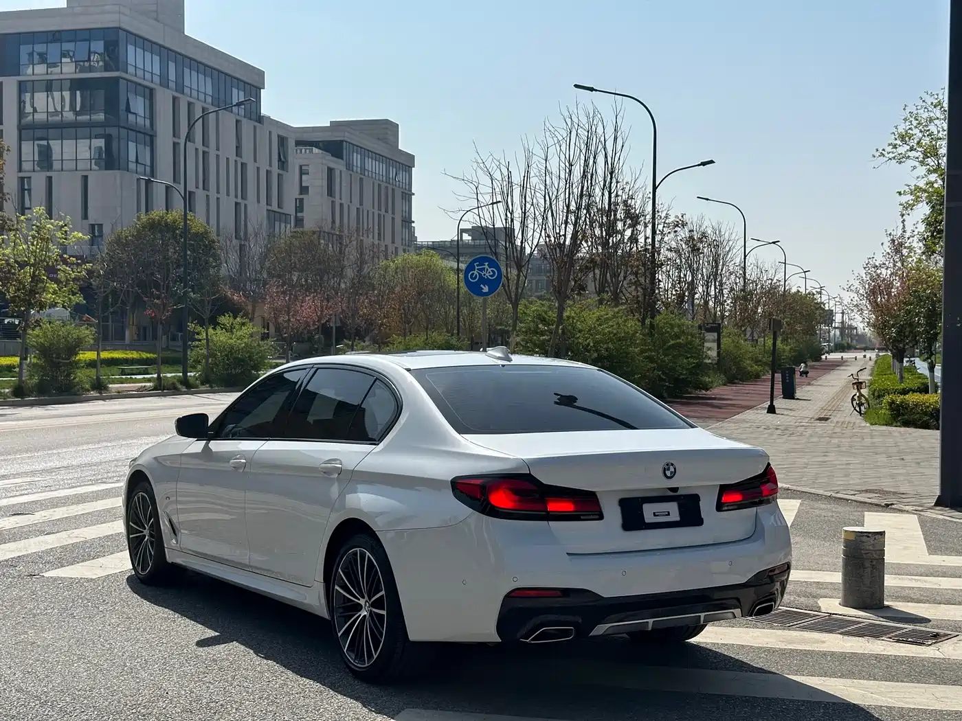 BMW 5 Series 2023 530Li Leading M Sport Package фото 10