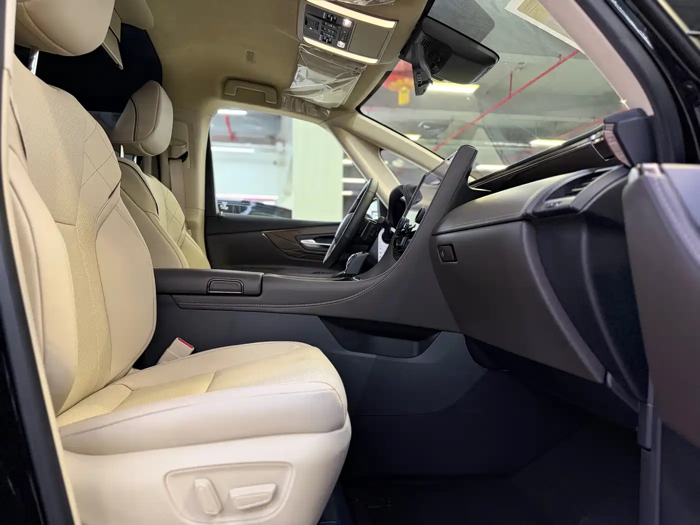 Toyota Alphard 2025 Hybrid 2.5L Ultimate Gold Edition фото 12