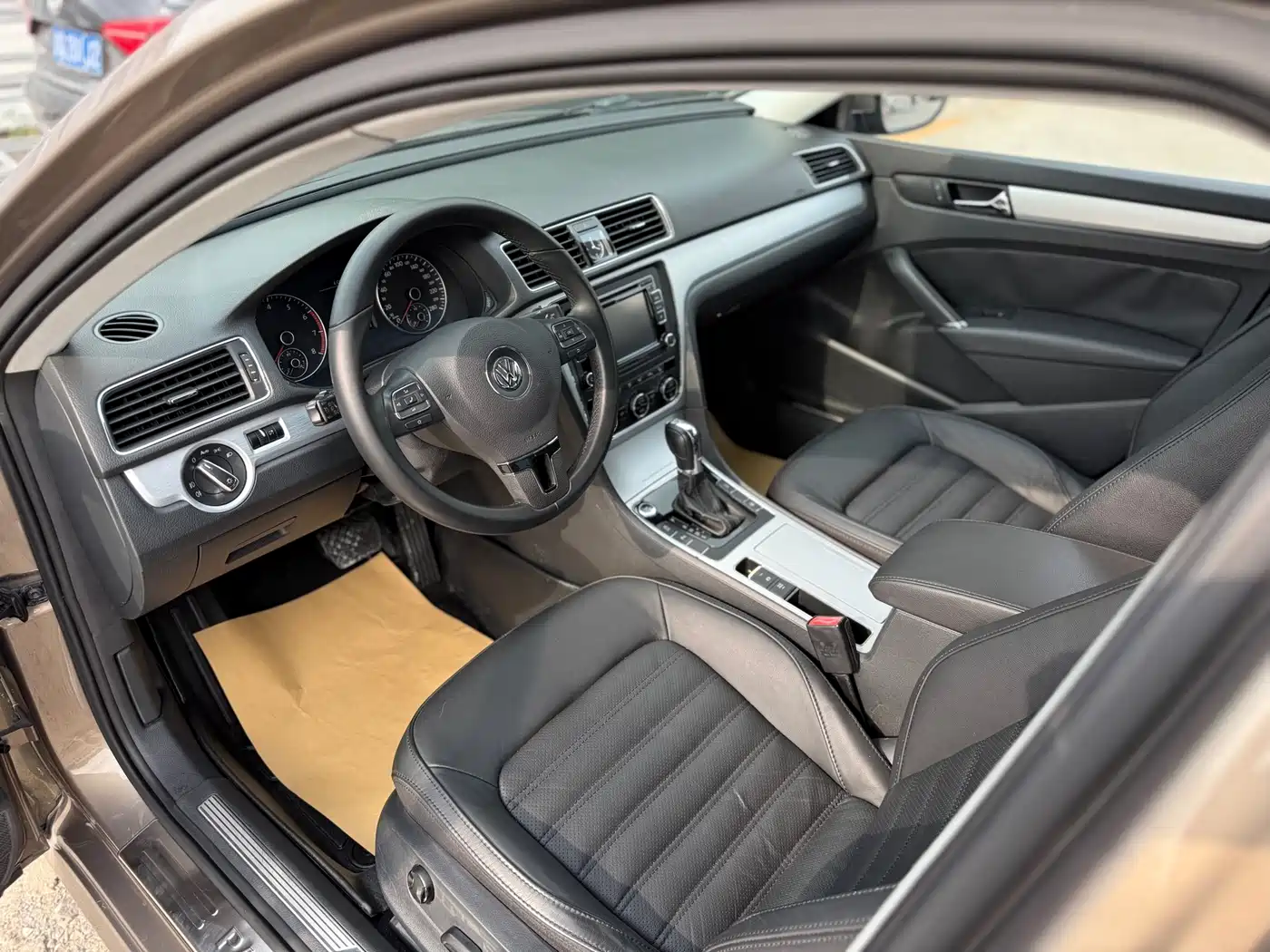 Volkswagen Passat 2014 1.8TSI DSG Executive Edition фото 7
