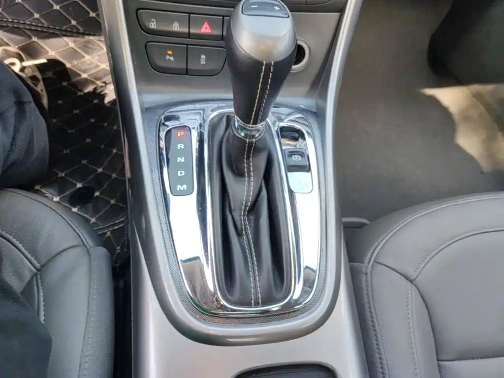 Chevrolet Malibu 2014 2.0L Automatic Luxury фото 14