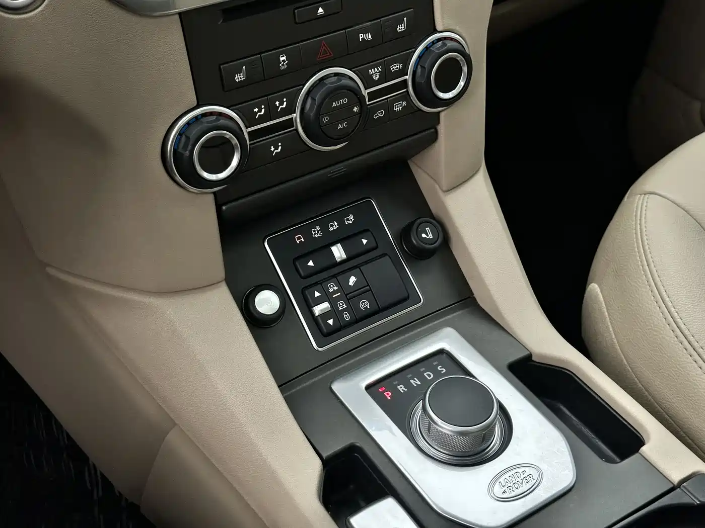 Land Rover Discovery 2016 3.0 SC V6 HSE Luxury фото 21