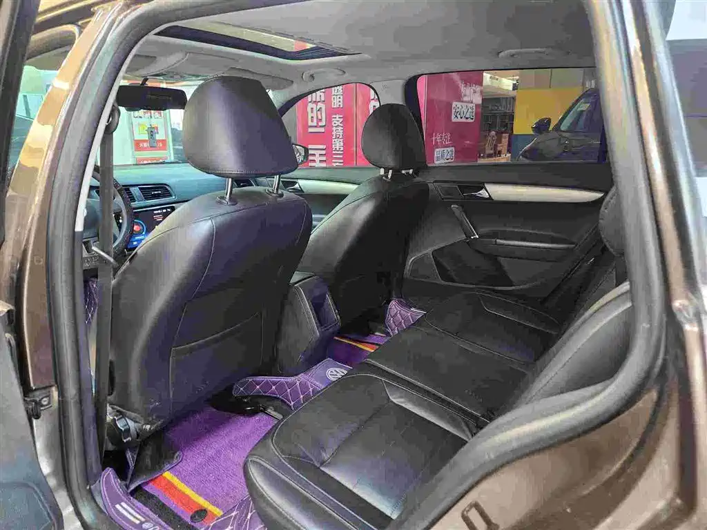 Volkswagen Lavida Tour 2015 1.6L Automatic Comfort Edition фото 6