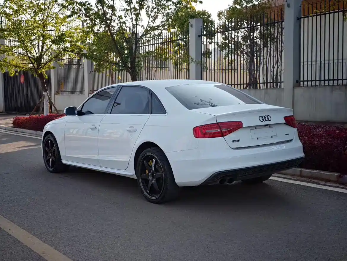 Audi A4L 2015 45 TFSI quattro Individual Sport фото 9