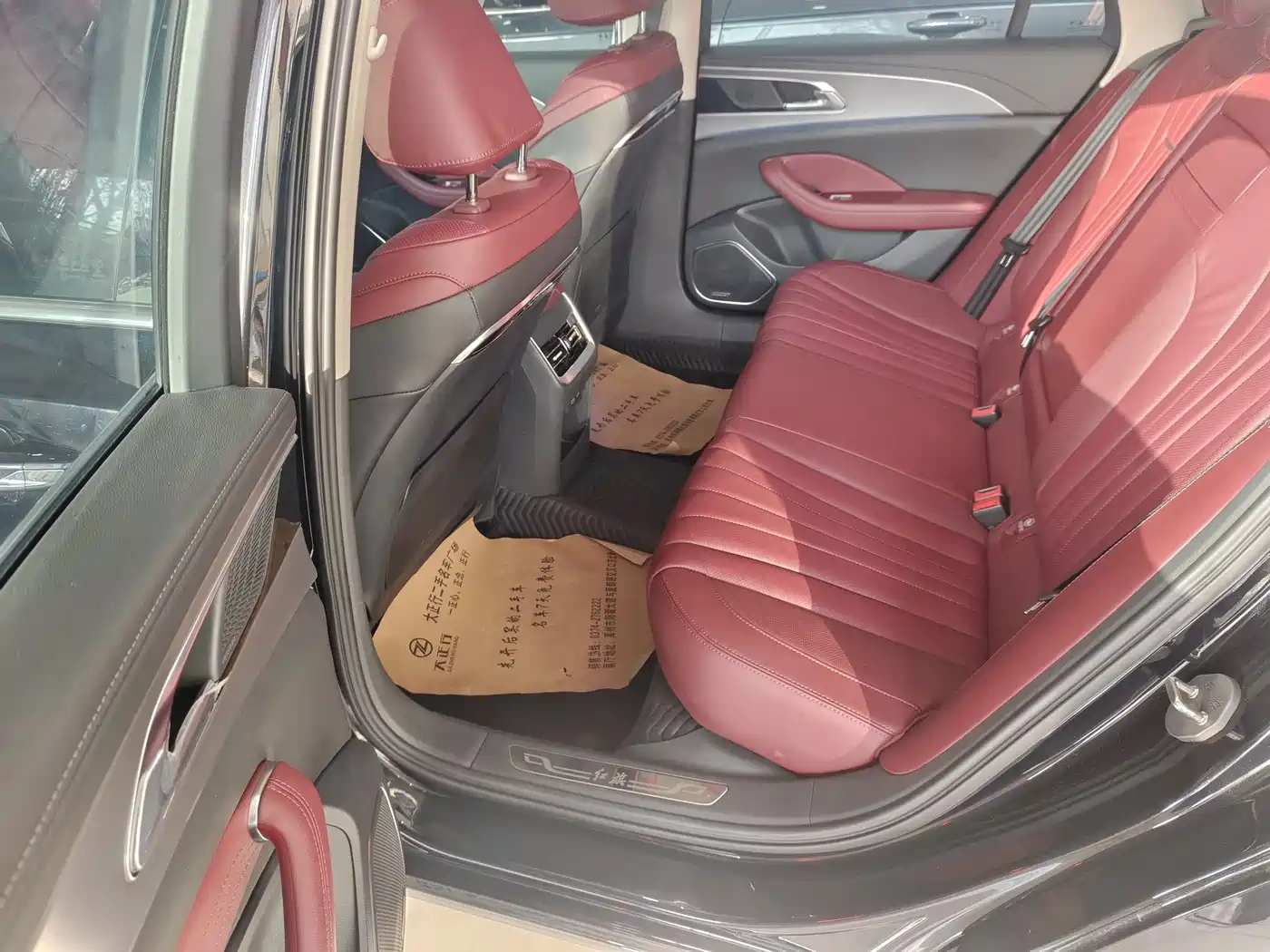 Hongqi H5 2024 2.0T Automatic Smart Connect Flag Smooth Edition фото 8