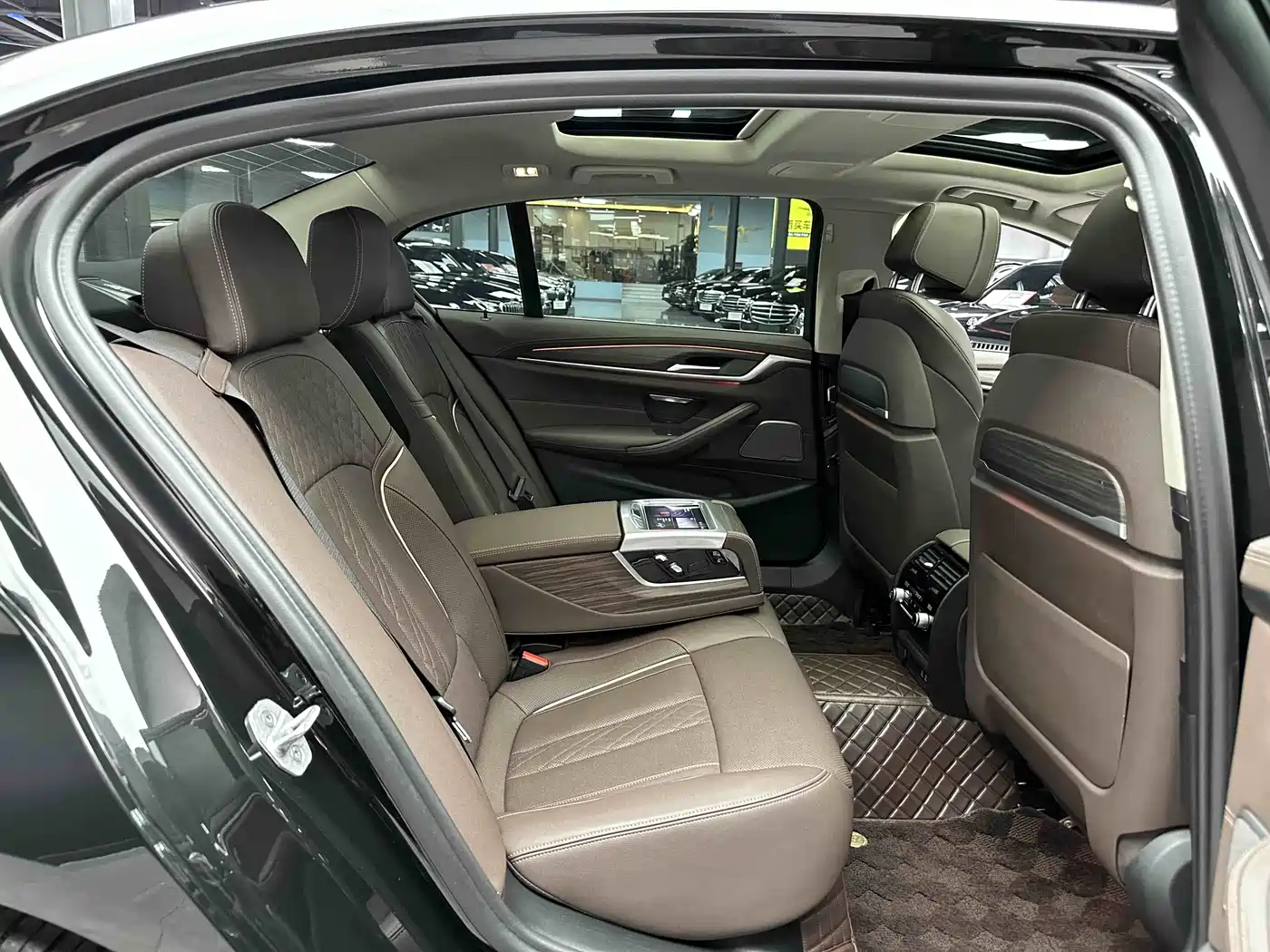 BMW 5 Series 2021 530Li Premium Luxury Package фото 8