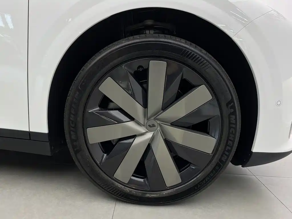 Li Auto i6 2025 2025 4WD Base Model